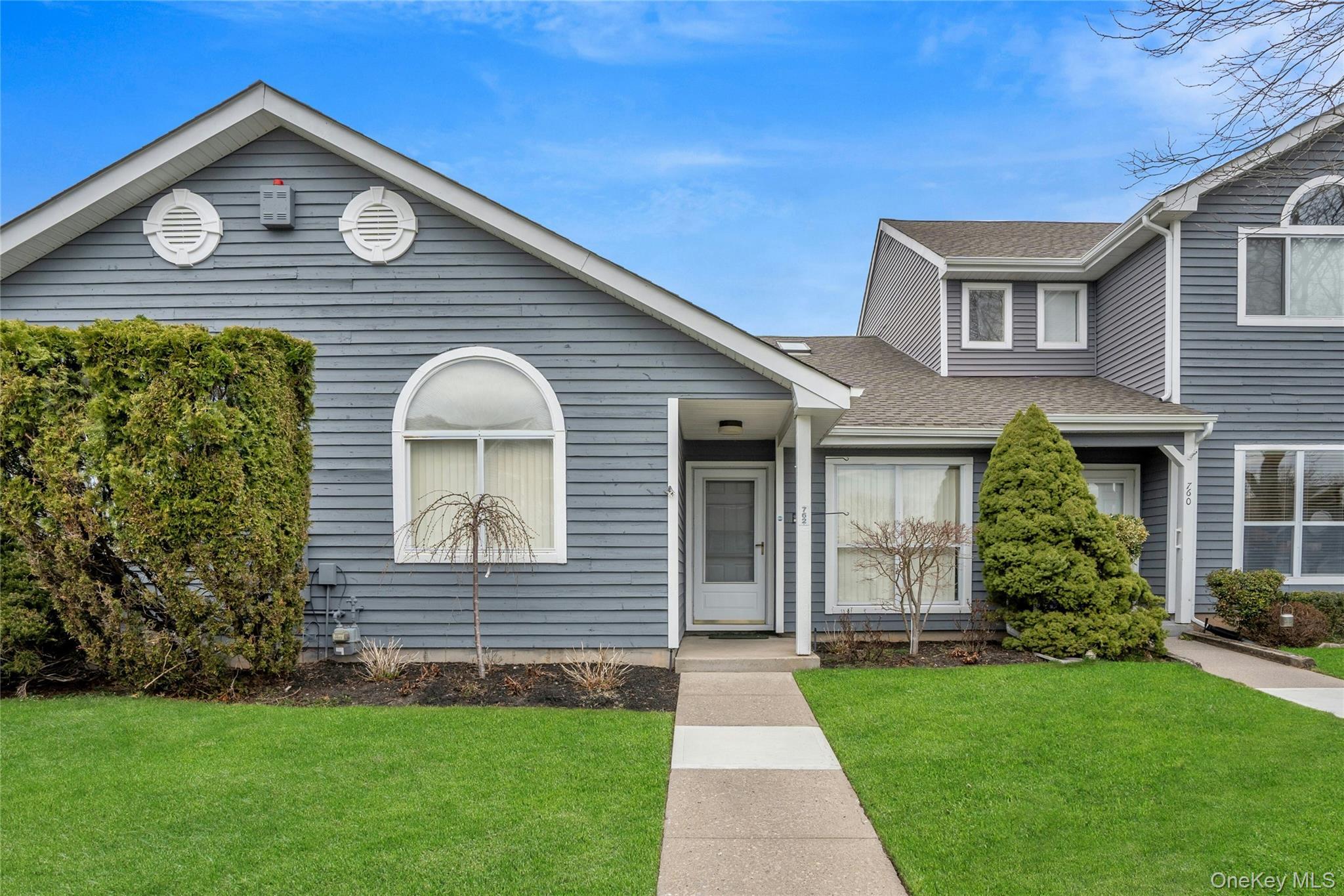 Condo Birchwood Park Suffolk County, NY 11953, MLS-981925-2