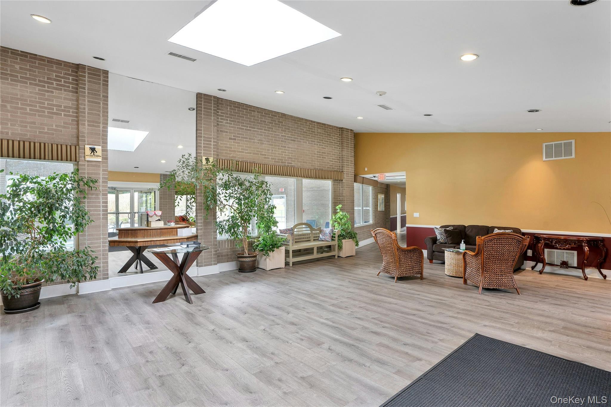 Condo Birchwood Park Suffolk County, NY 11953, MLS-981925-21