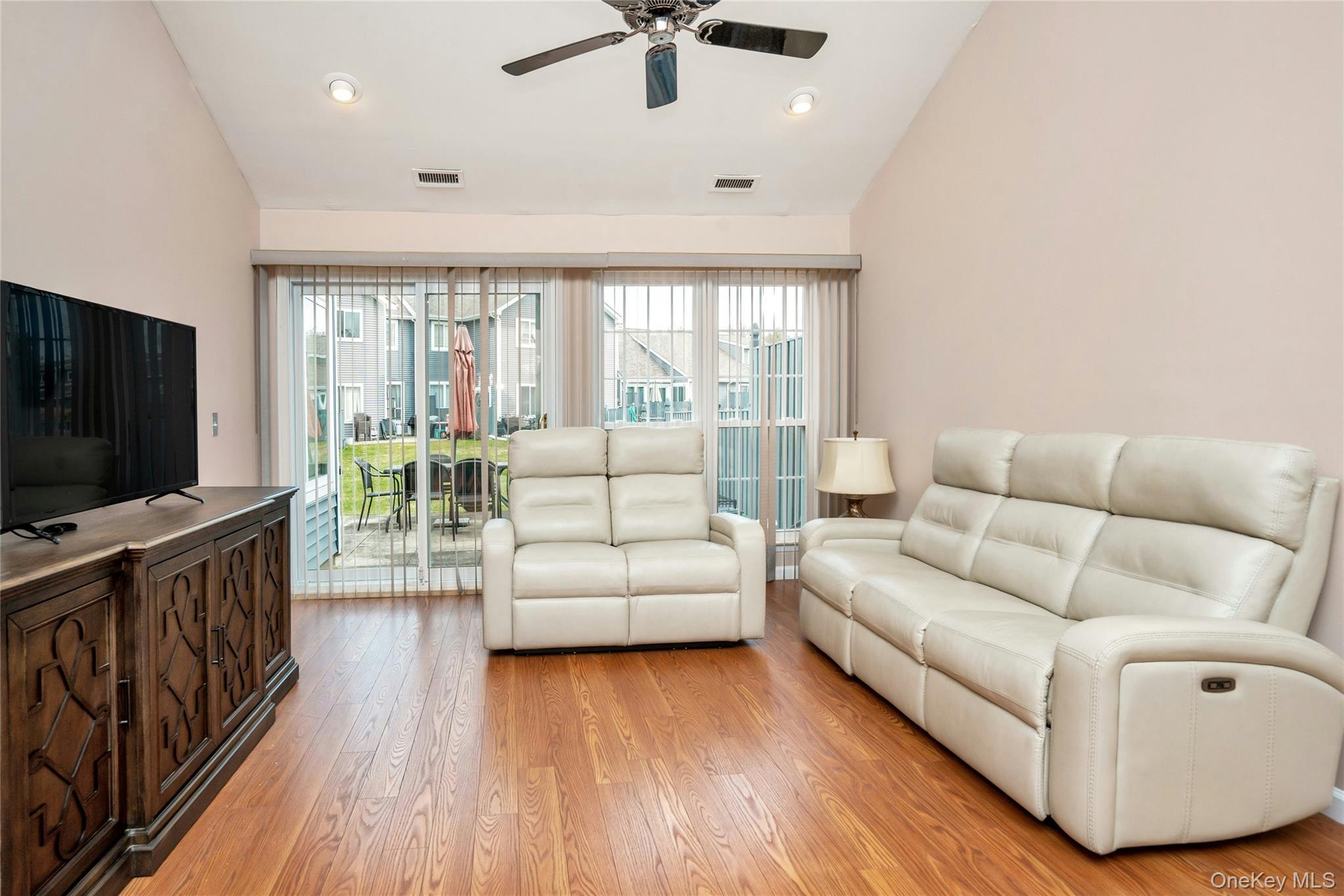 Condo Birchwood Park Suffolk County, NY 11953, MLS-981925-6