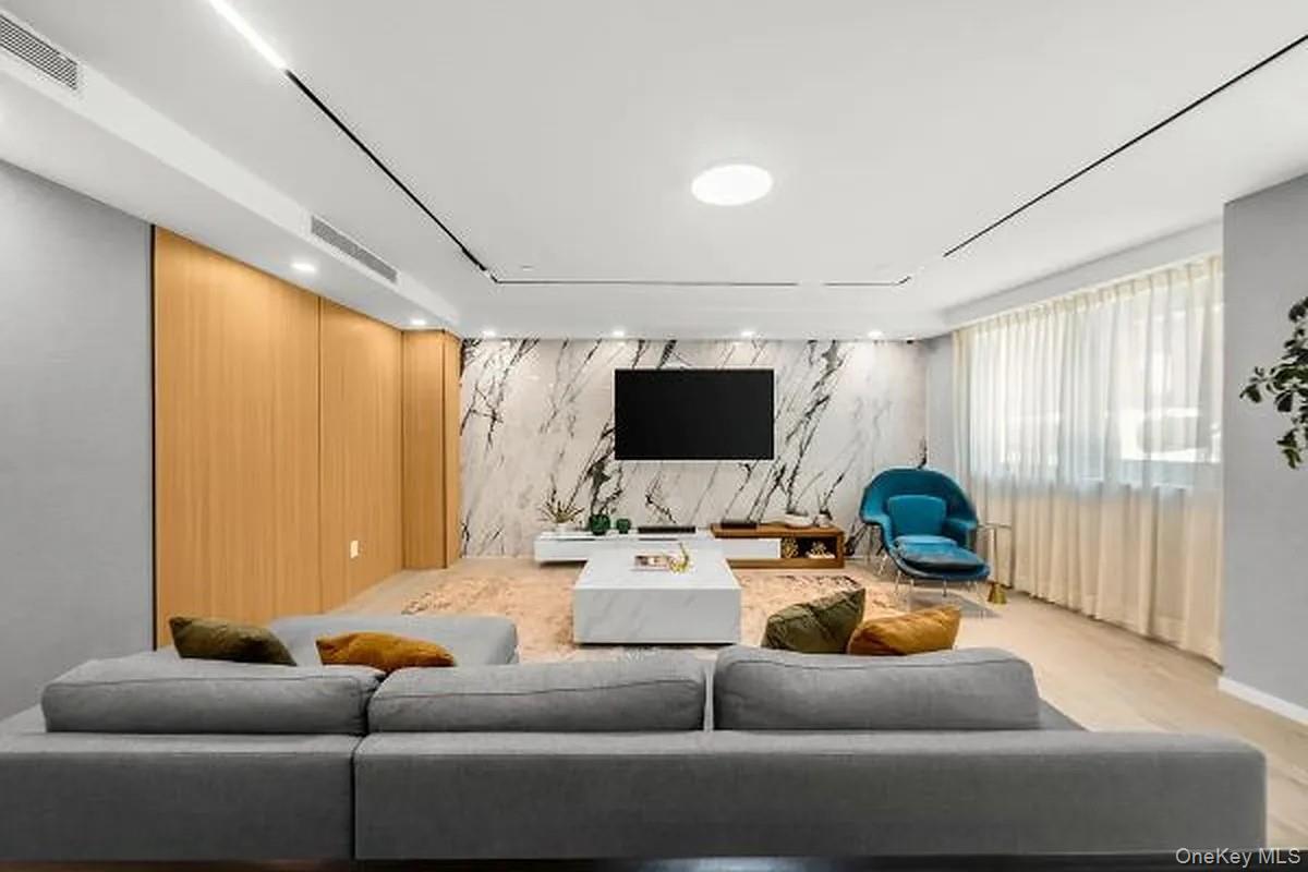 Condo 61st  Queens, NY 11377, MLS-981951-12