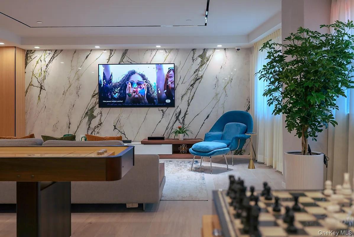 Condo 61st  Queens, NY 11377, MLS-981951-9