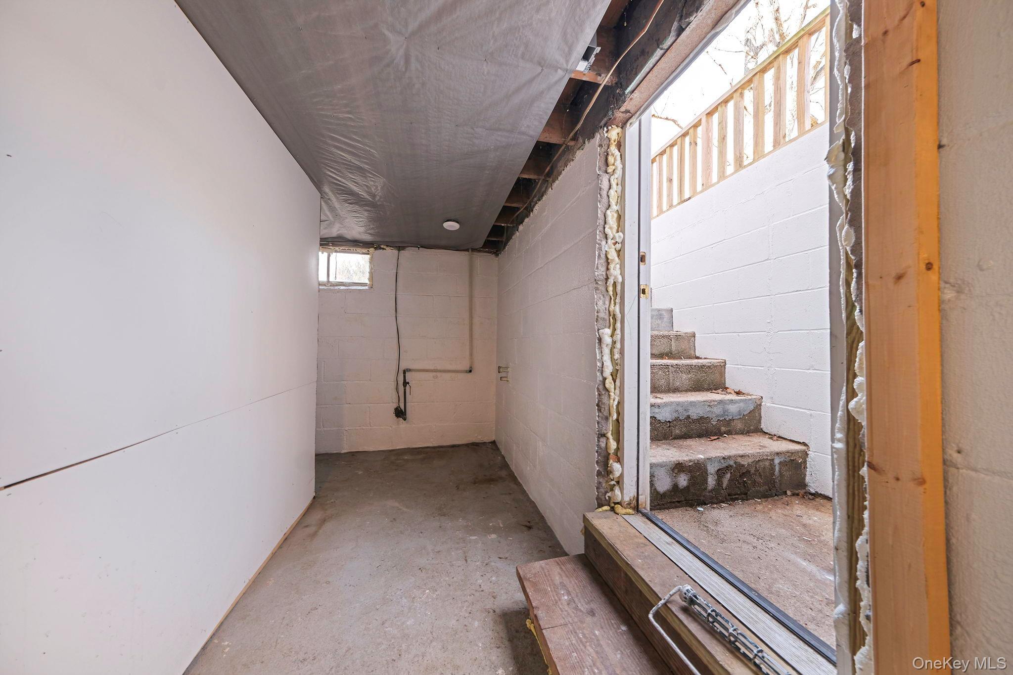 Single Family Forrest  Suffolk County, NY 11967, MLS-981953-37