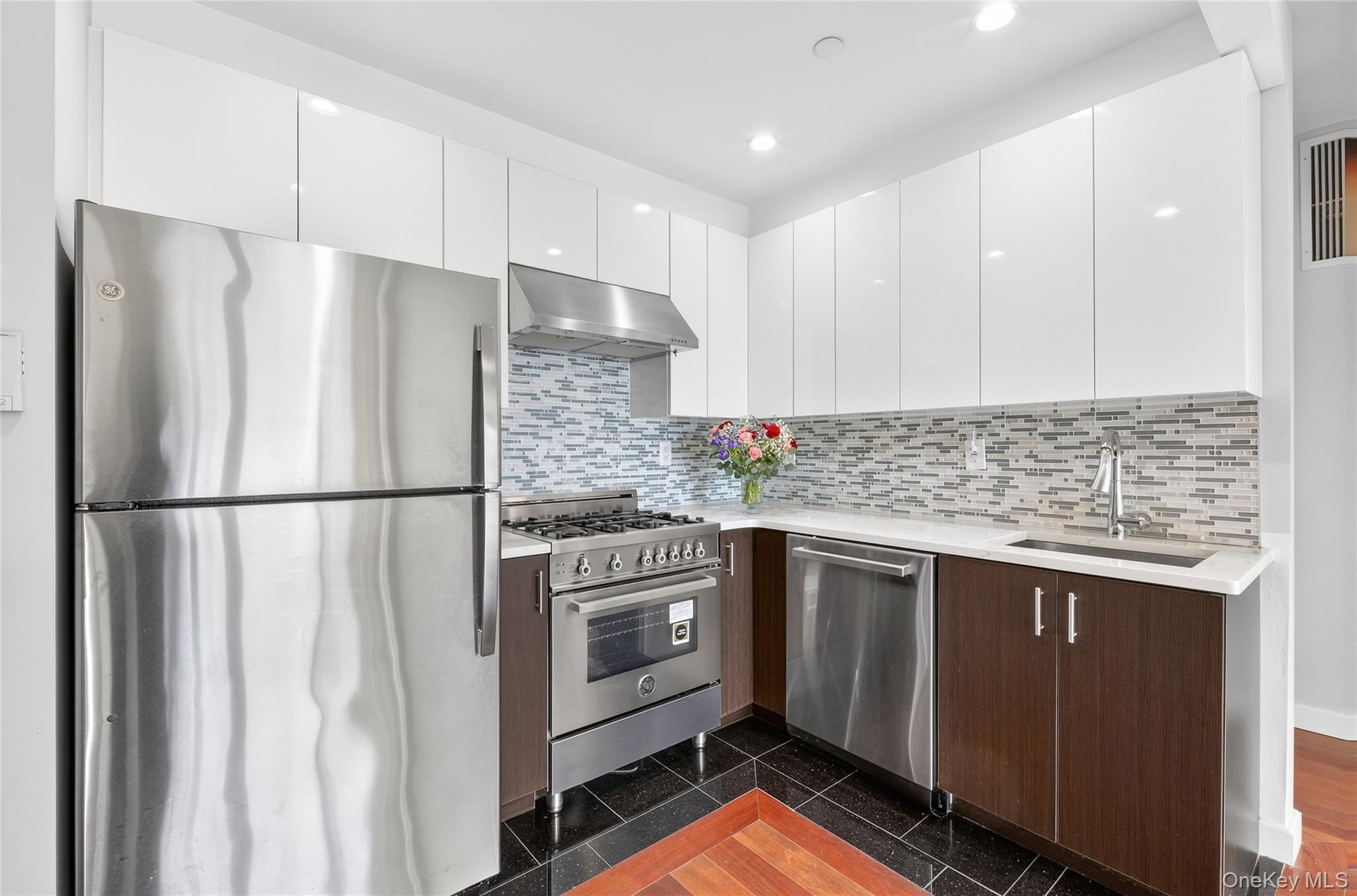 Condo 37th  Queens, NY 11354, MLS-981961-4