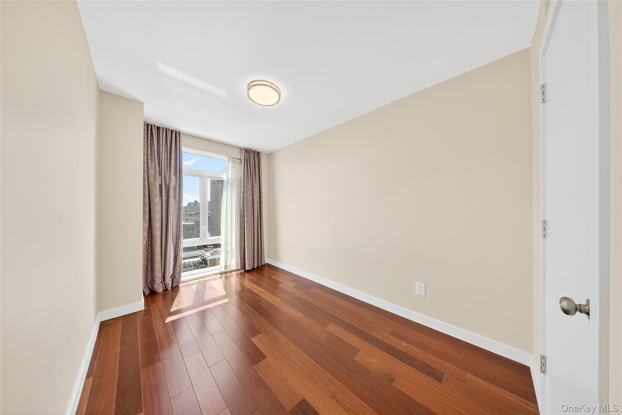 Condo 37th  Queens, NY 11354, MLS-981961-8