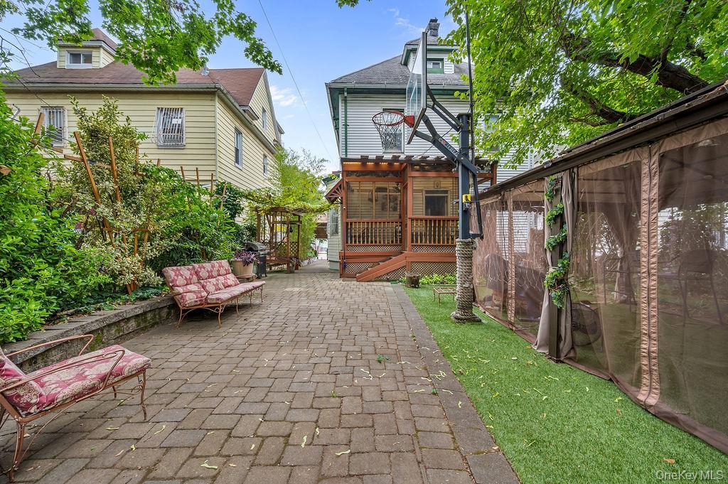 Single Family 28th  Brooklyn, NY 11226, MLS-981987-27