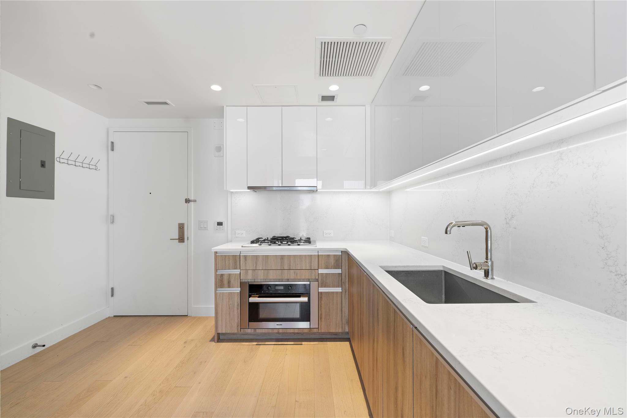 Condo Maple  Queens, NY 11355, MLS-982004-4