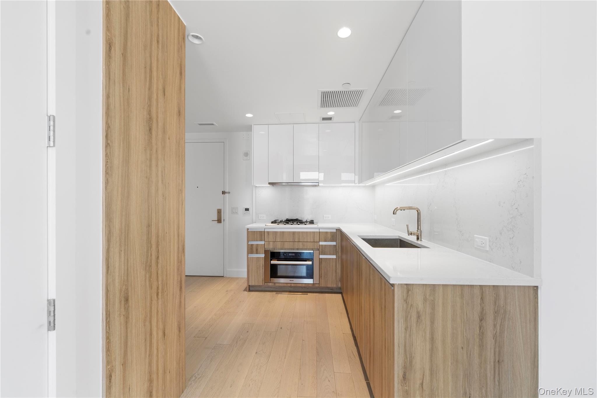 Condo Maple  Queens, NY 11355, MLS-982004-5