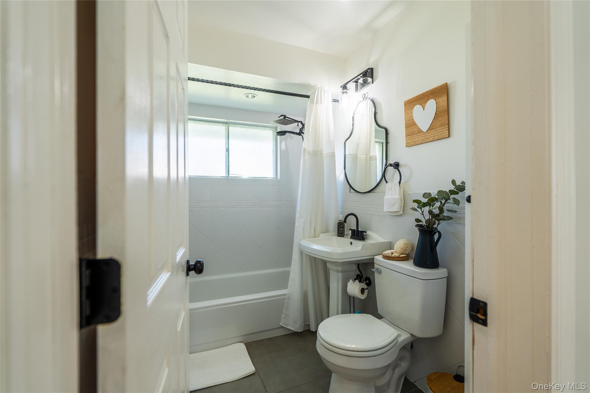 Single Family Bent  Nassau County, NY 11756, MLS-982006-11