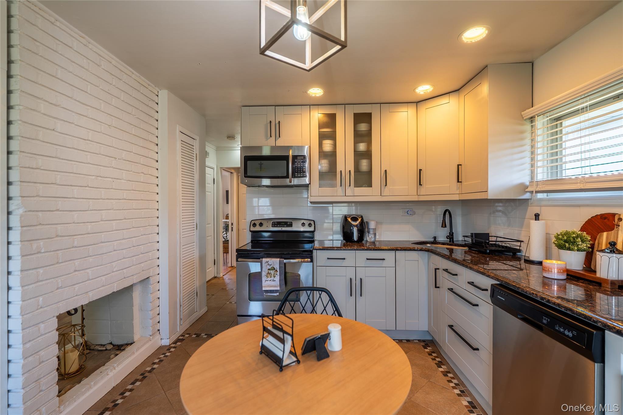 Single Family Bent  Nassau County, NY 11756, MLS-982006-5