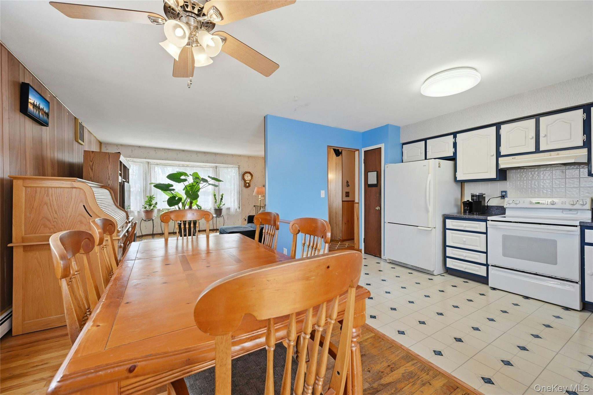 Single Family Country  Suffolk County, NY 11786, MLS-982031-9