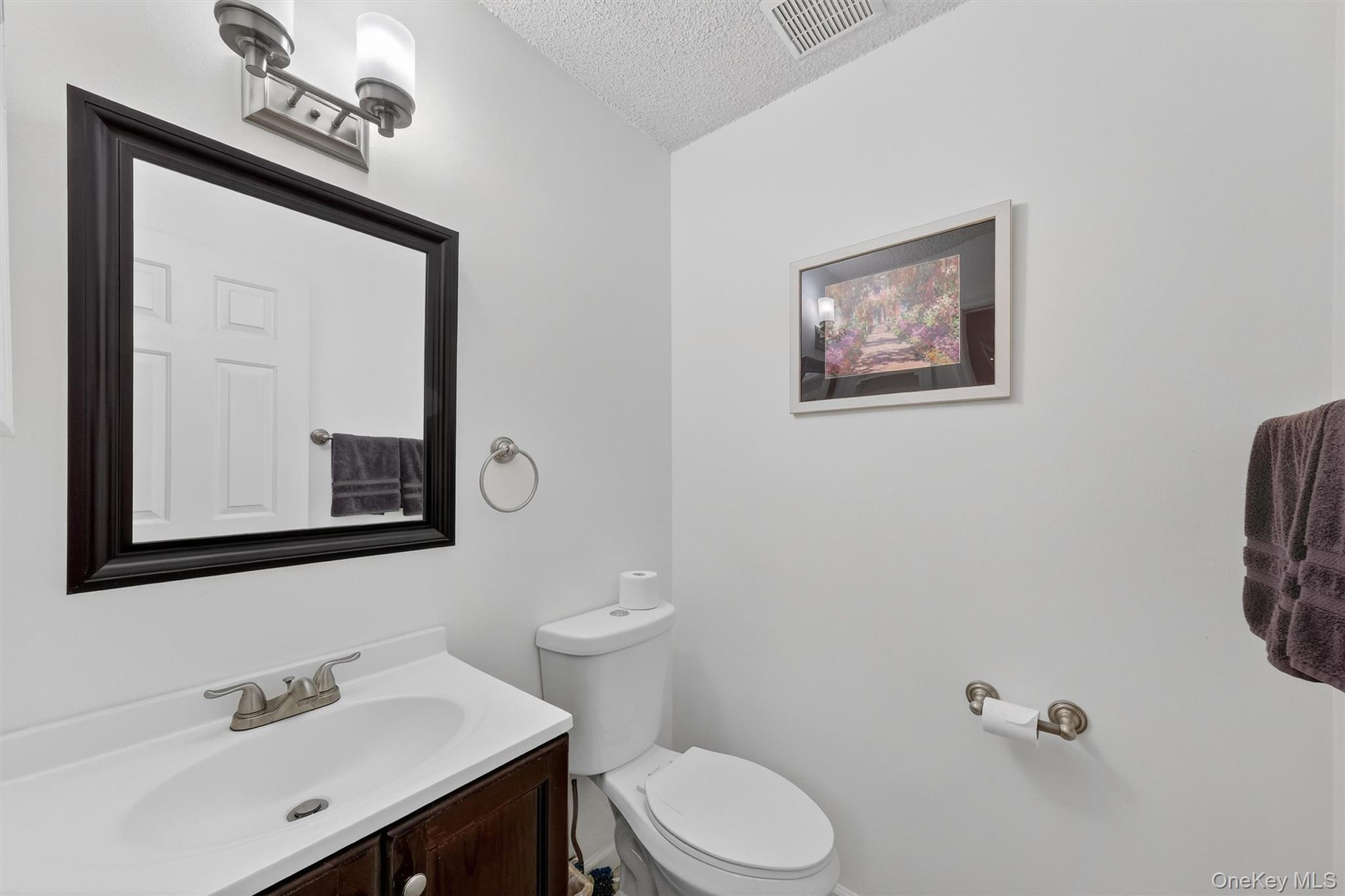 Condo Millholland Dutchess County, NY 12524, MLS-982048-16