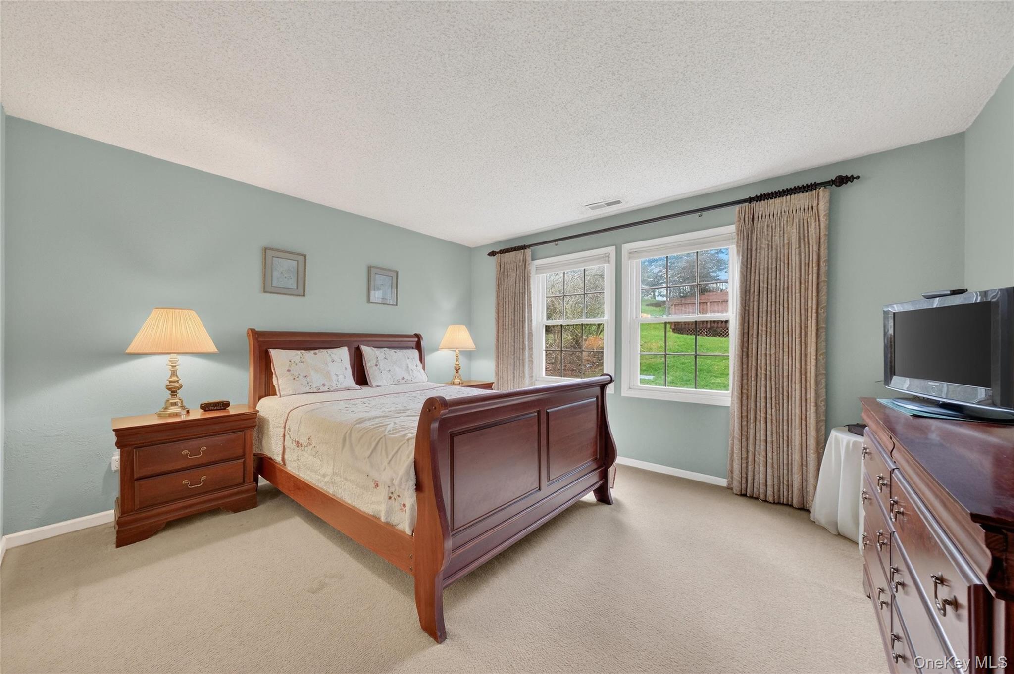 Condo Millholland Dutchess County, NY 12524, MLS-982048-17