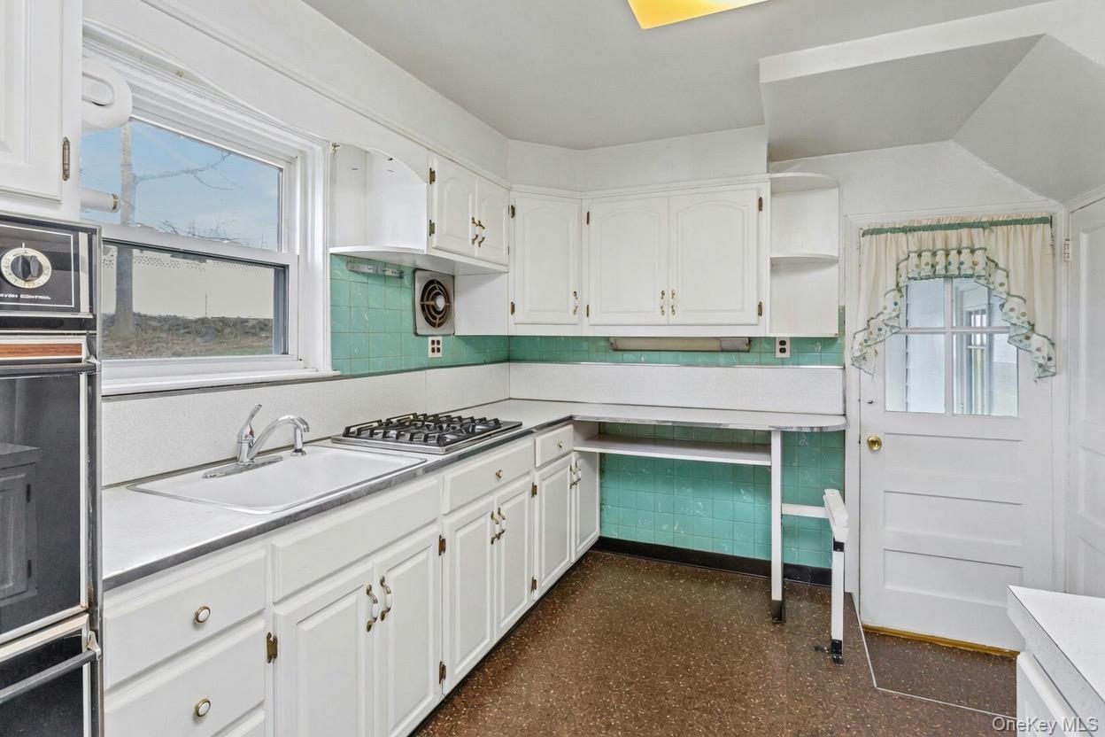 Single Family Roundhill  Westchester County, NY 10710, MLS-982050-11