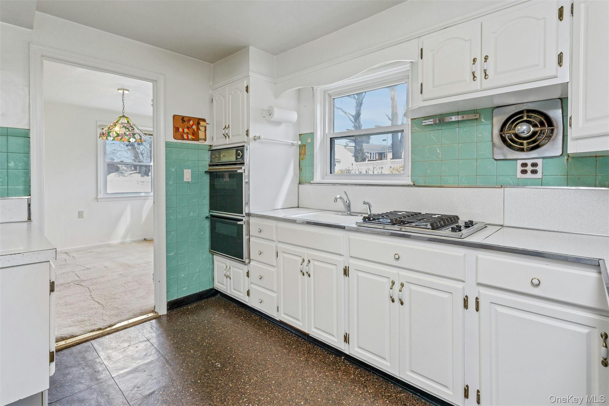 Single Family Roundhill  Westchester County, NY 10710, MLS-982050-12