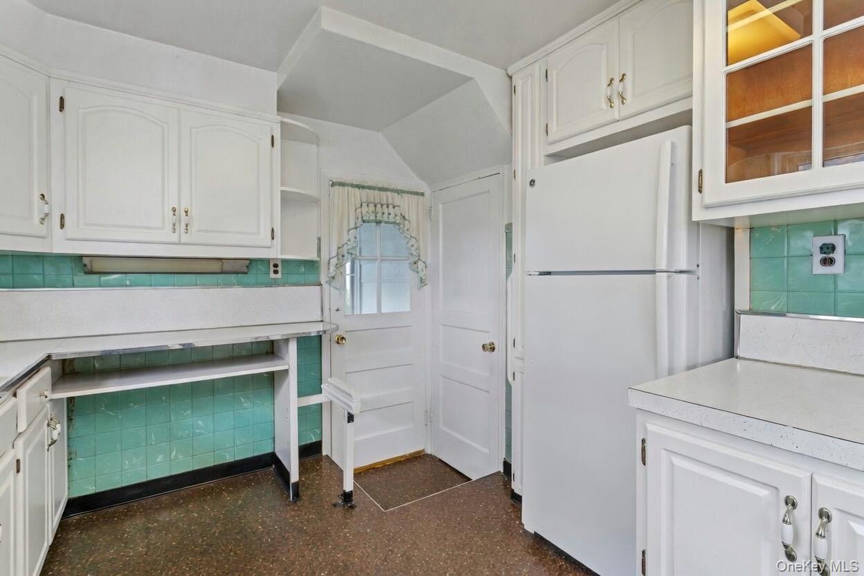 Single Family Roundhill  Westchester County, NY 10710, MLS-982050-13