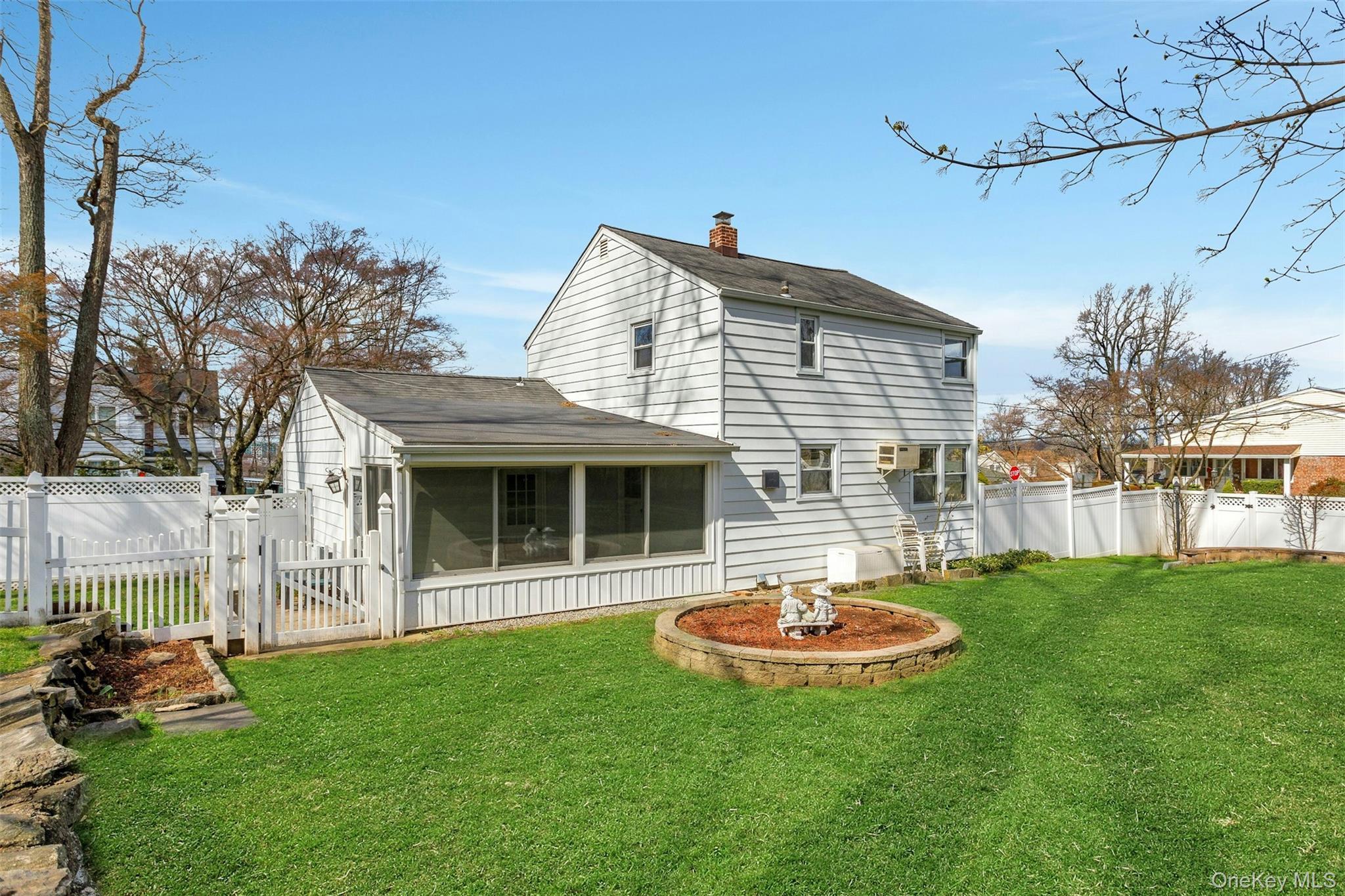 Single Family Roundhill  Westchester County, NY 10710, MLS-982050-23
