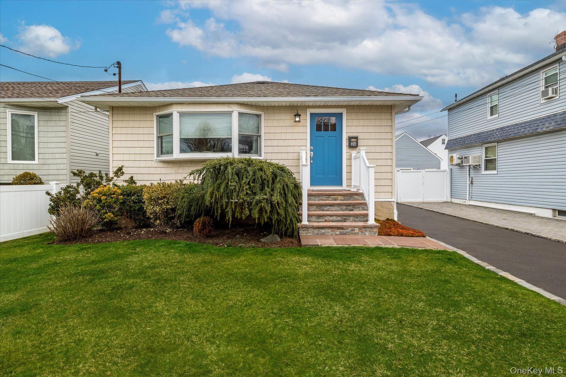 Single Family Baylis  Nassau County, NY 11563, MLS-982071-2