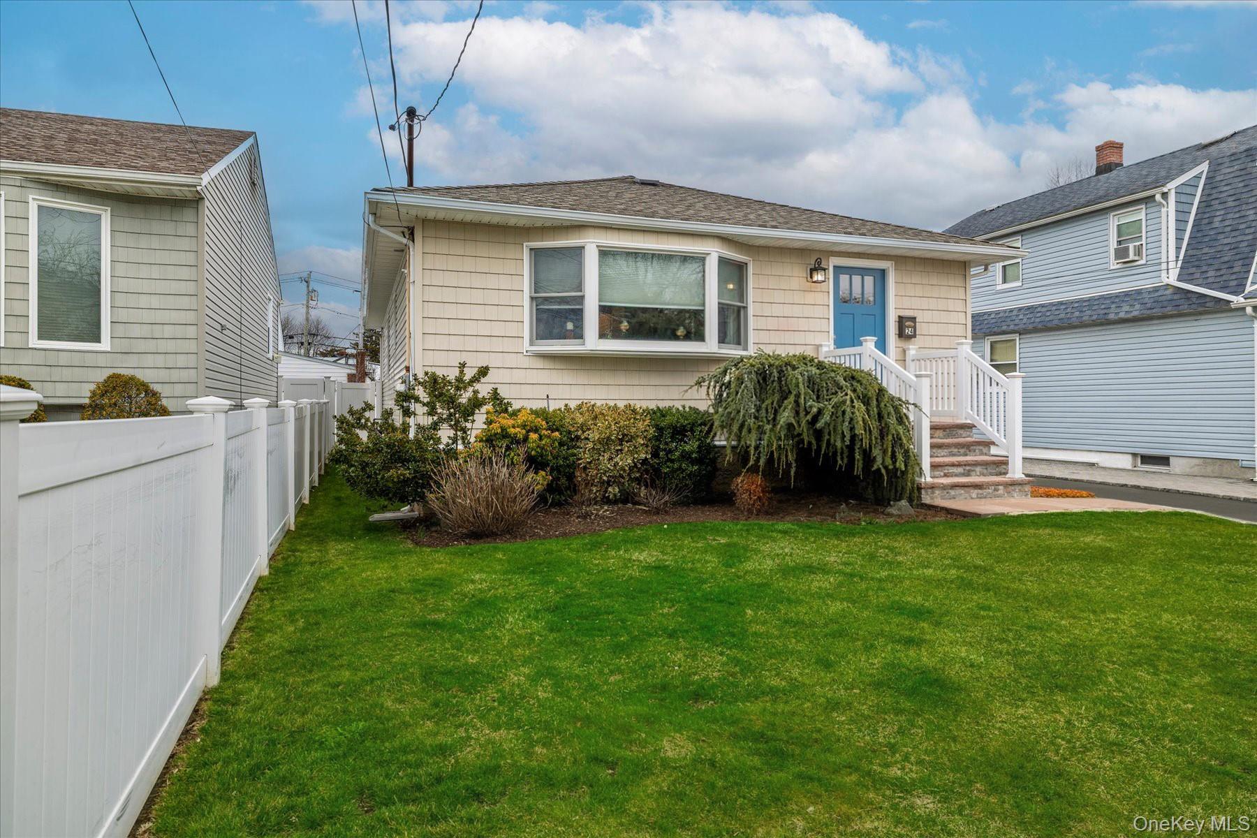 Single Family Baylis  Nassau County, NY 11563, MLS-982071-3