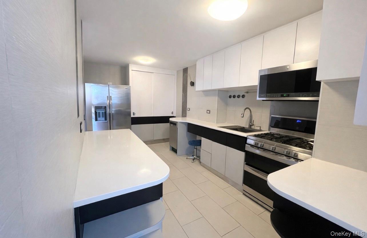 Condo Bay Club  Queens, NY 11360, MLS-982083-4