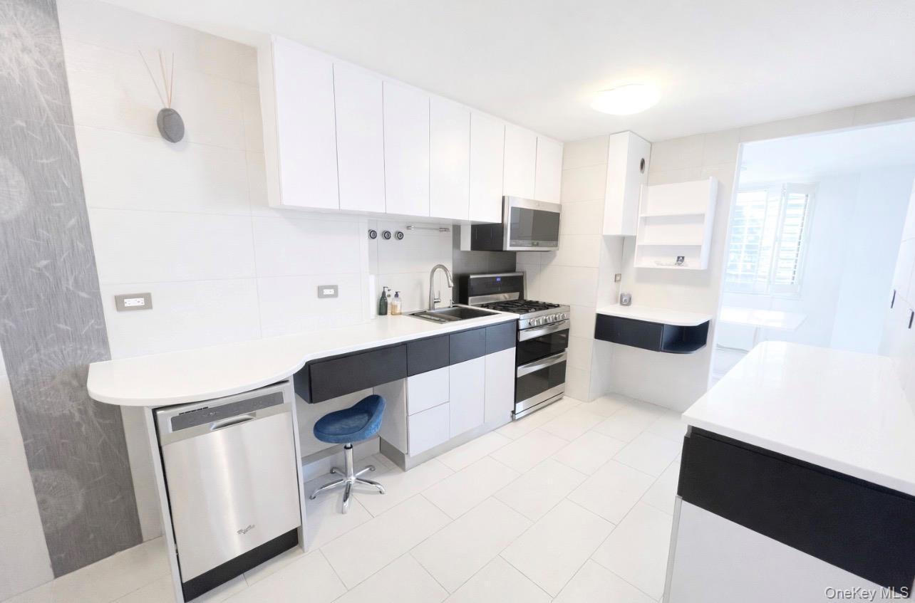 Condo Bay Club  Queens, NY 11360, MLS-982083-5