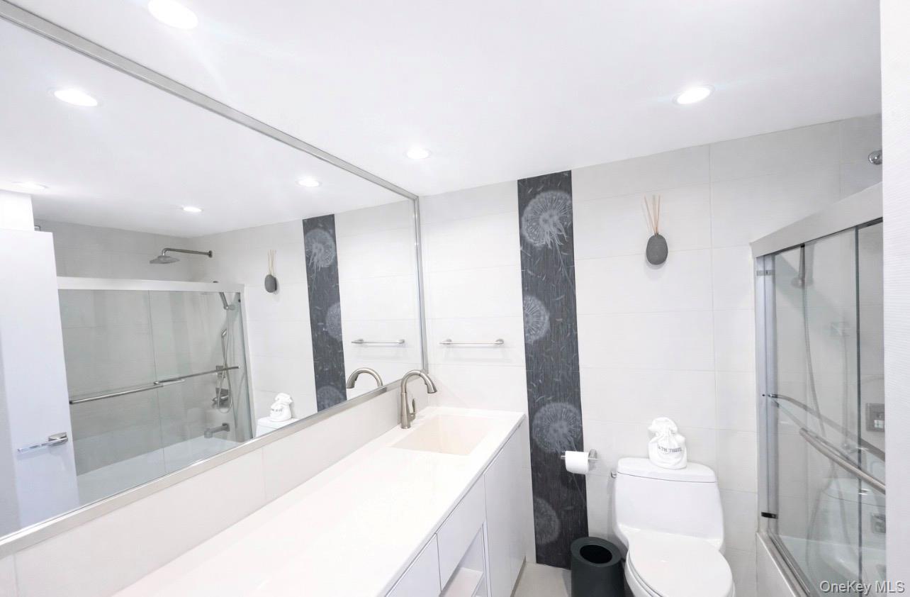 Condo Bay Club  Queens, NY 11360, MLS-982083-8