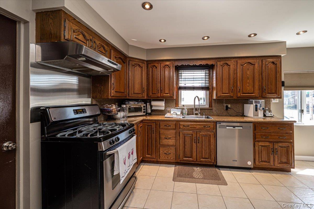Single Family 34th Queens, NY 11358, MLS-982109-16