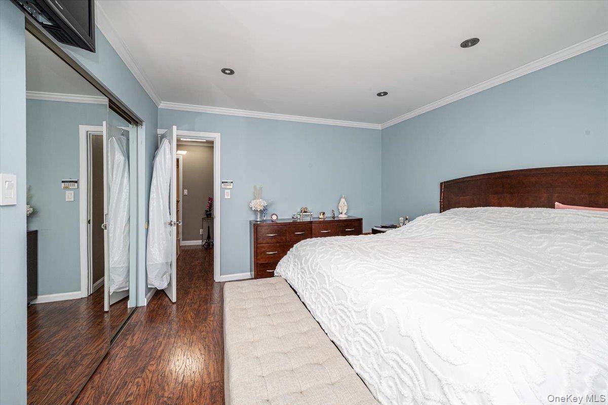 Single Family 34th Queens, NY 11358, MLS-982109-25
