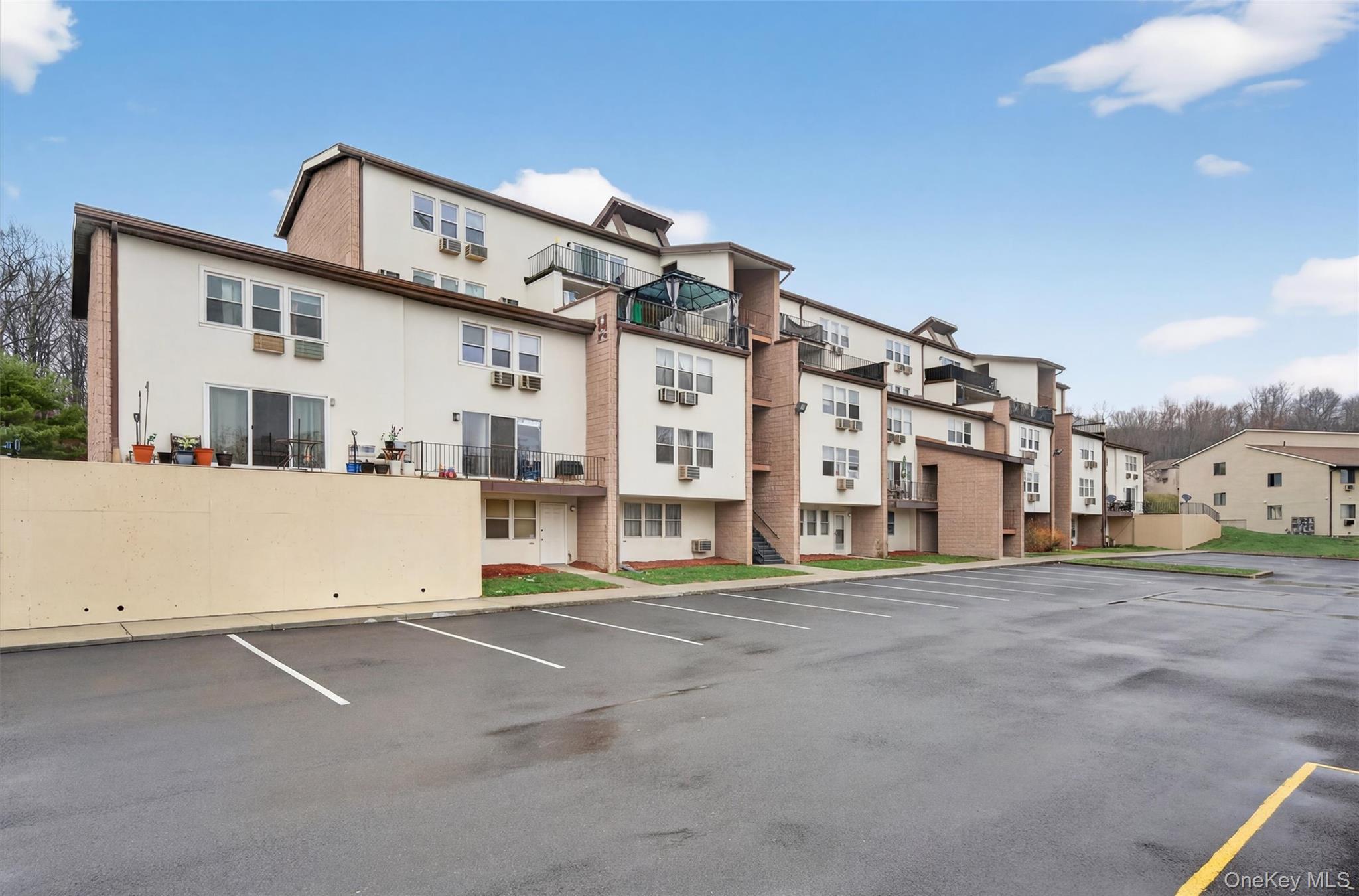 Condo Concord Orange County, NY 10940, MLS-982111-26