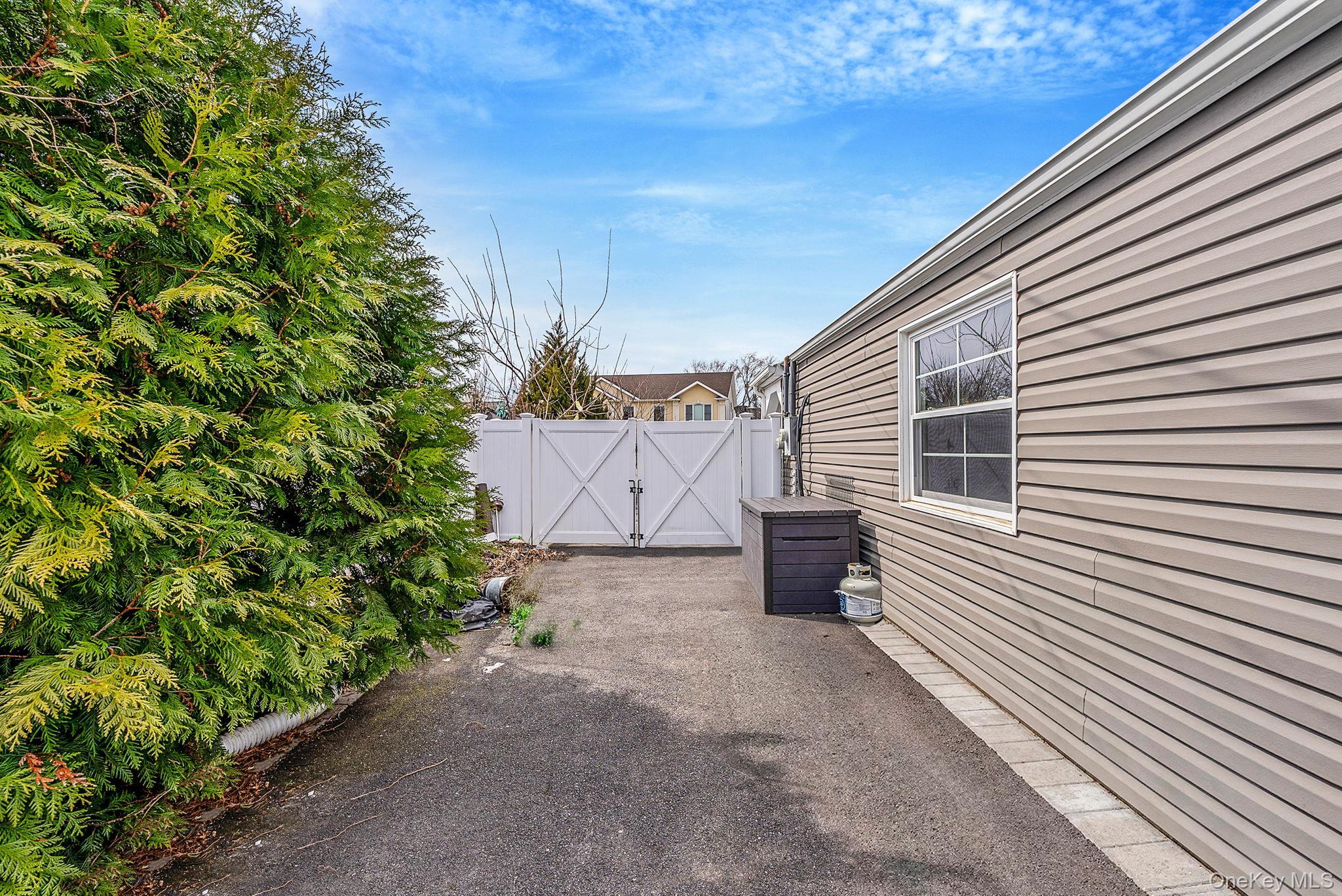 Single Family Drake  Nassau County, NY 11756, MLS-982133-29