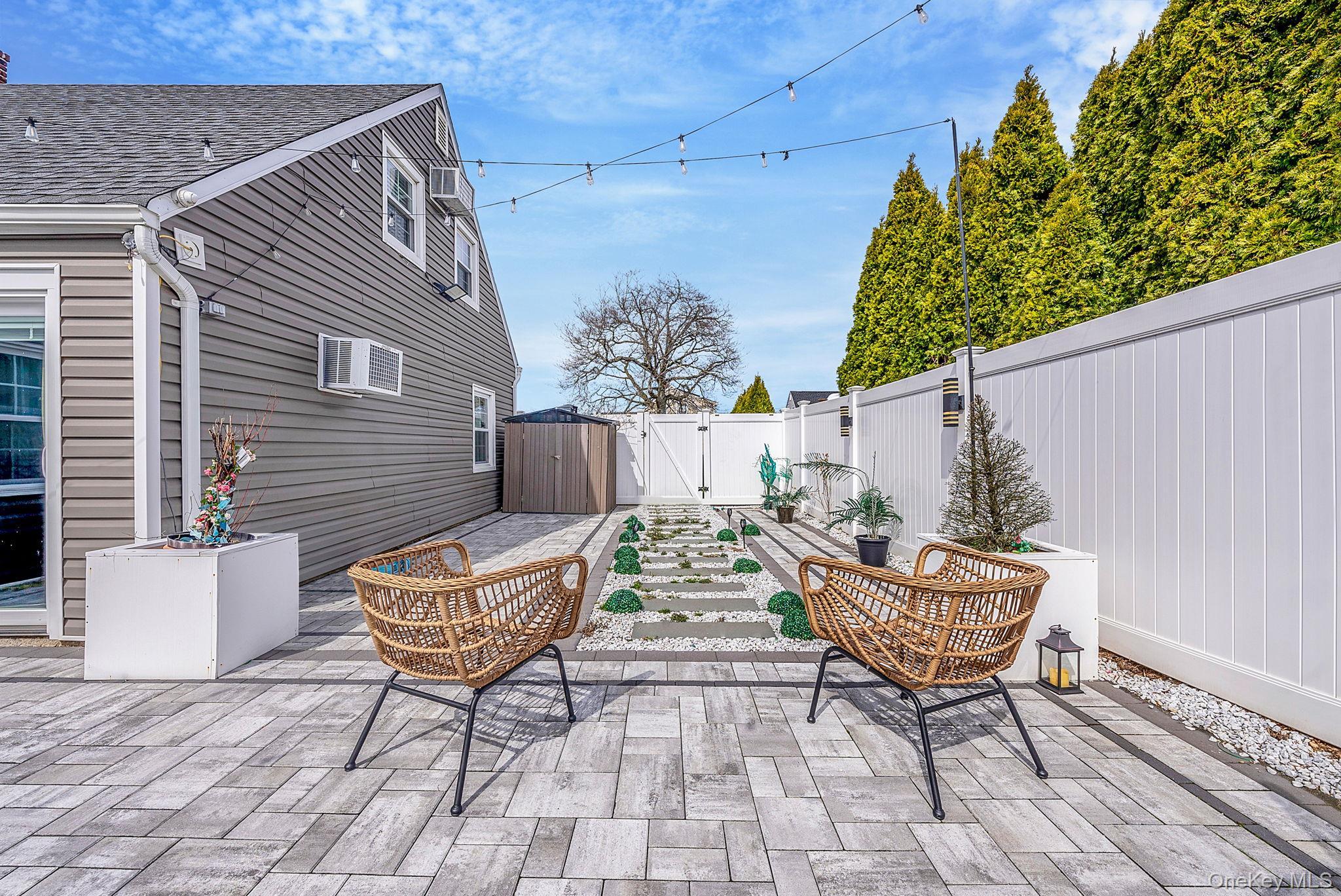 Single Family Drake  Nassau County, NY 11756, MLS-982133-31