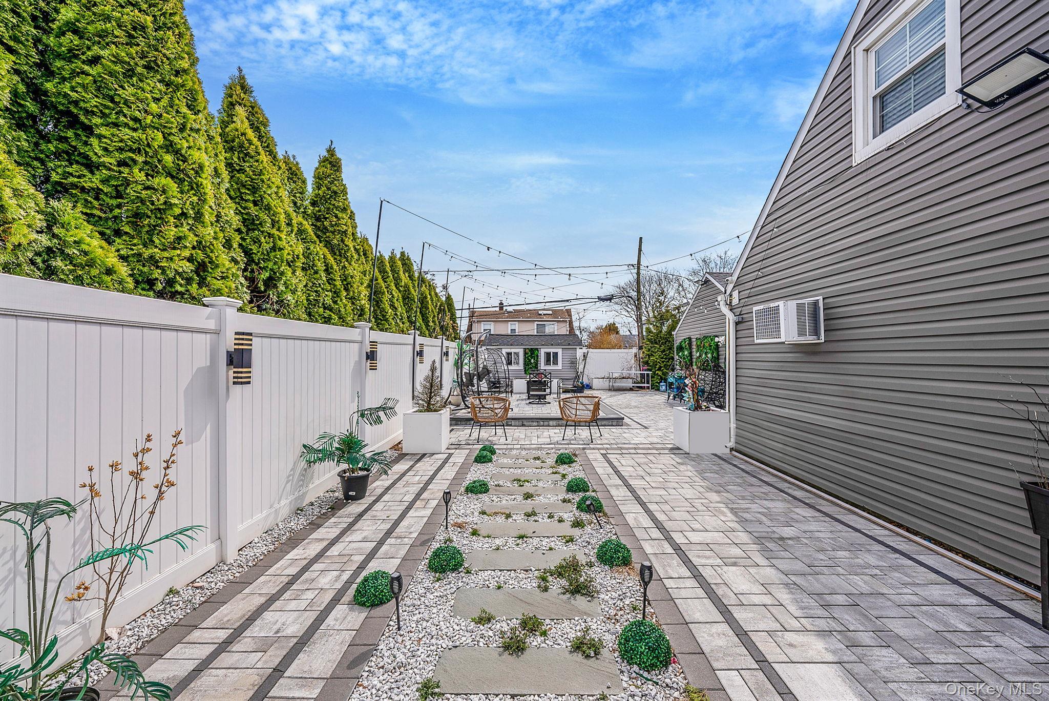 Single Family Drake  Nassau County, NY 11756, MLS-982133-32