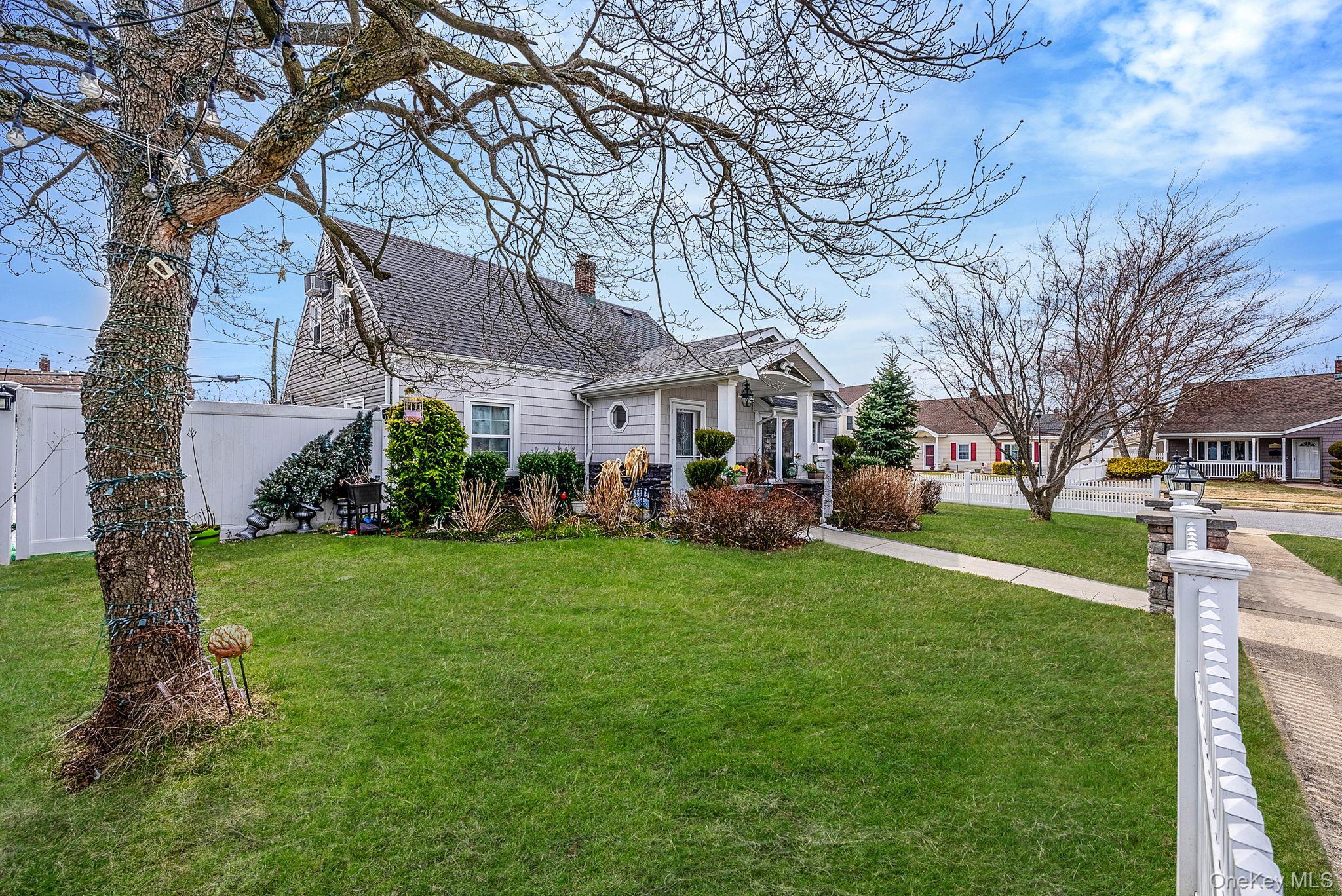 Single Family Drake  Nassau County, NY 11756, MLS-982133-6