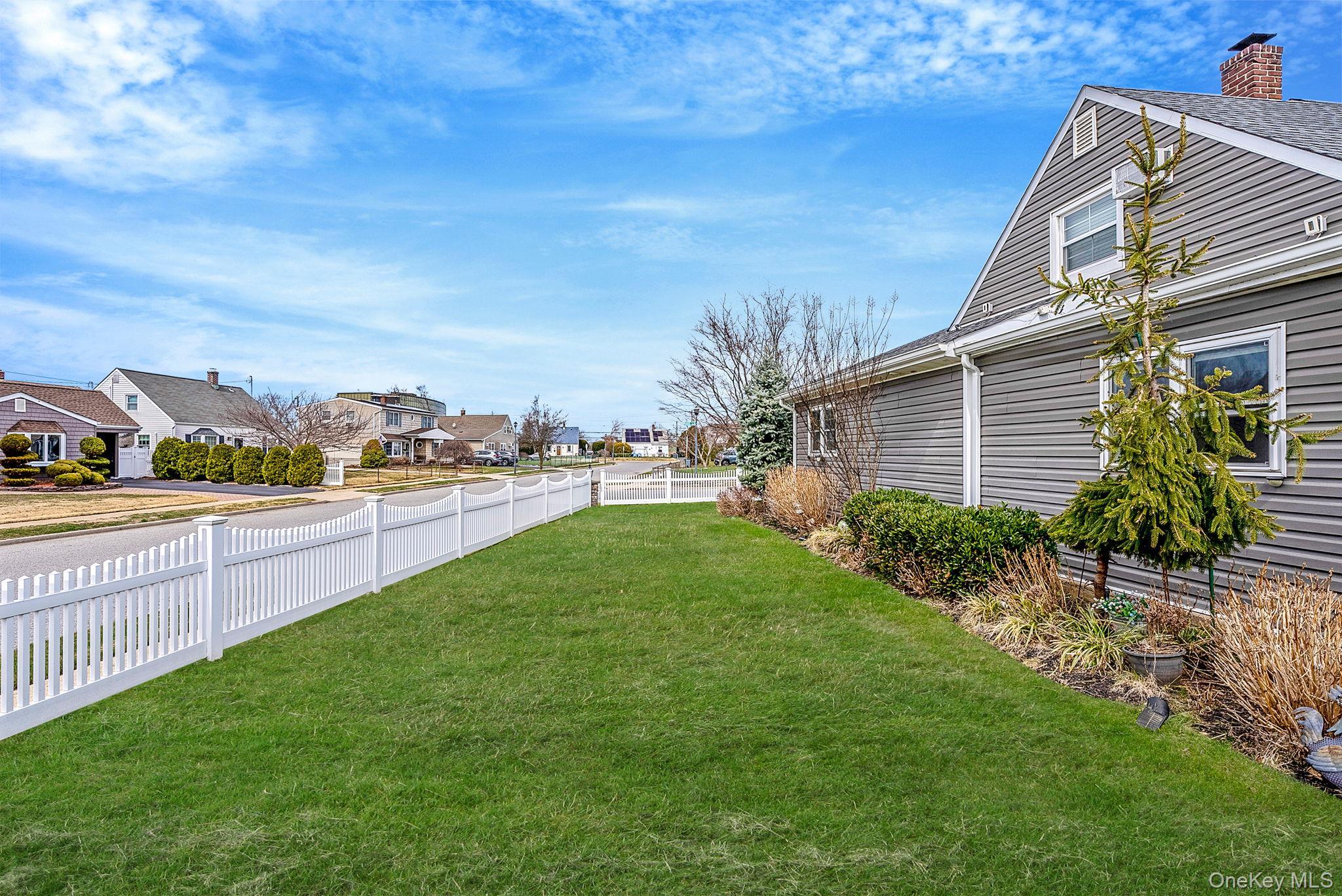 Single Family Drake  Nassau County, NY 11756, MLS-982133-9