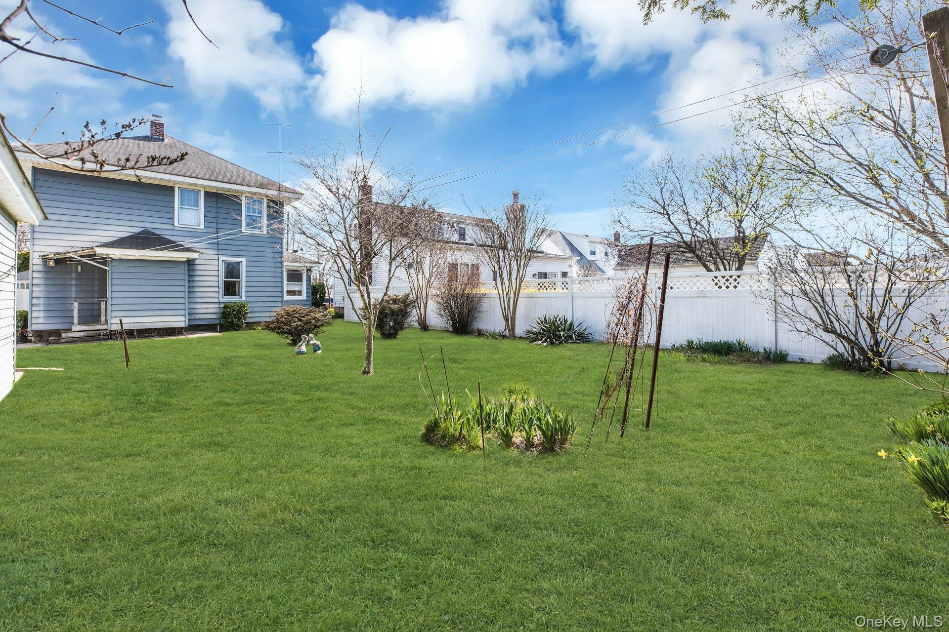 Single Family Stuyvesant  Nassau County, NY 11566, MLS-982152-17