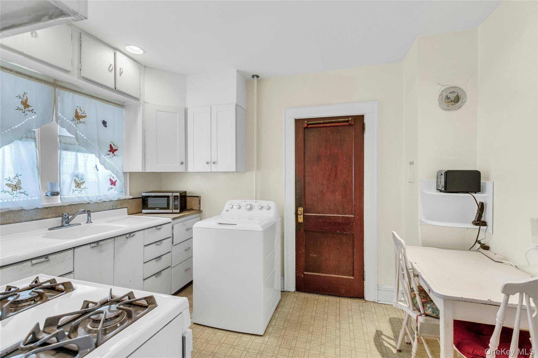 Single Family Stuyvesant  Nassau County, NY 11566, MLS-982152-9