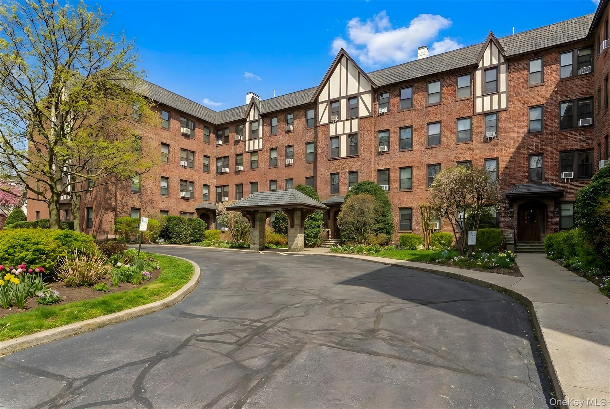 Coop Bronxville  Westchester County, NY 10708, MLS-982153-2