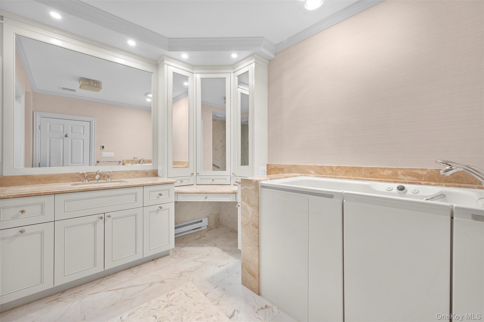 Condo Overlook  Nassau County, NY 11050, MLS-982160-27