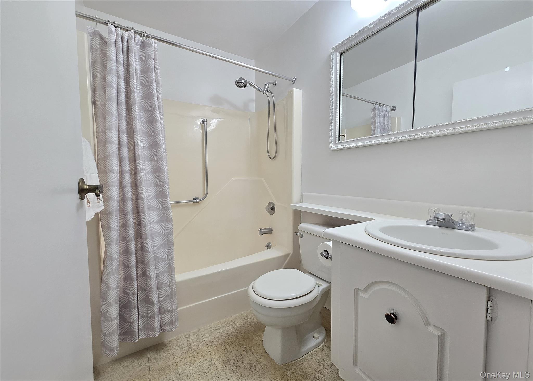 Condo Freemont  Suffolk County, NY 11727, MLS-982205-11