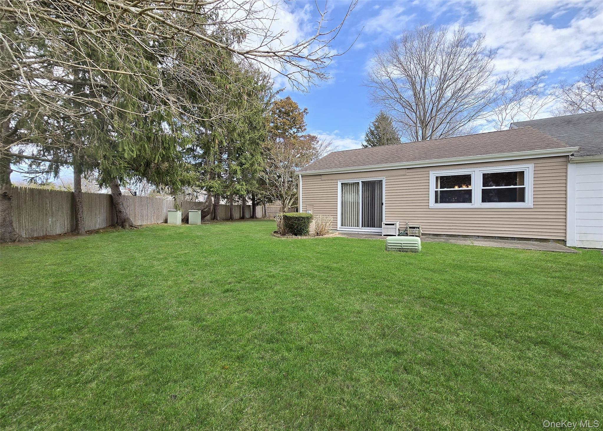 Condo Freemont  Suffolk County, NY 11727, MLS-982205-15