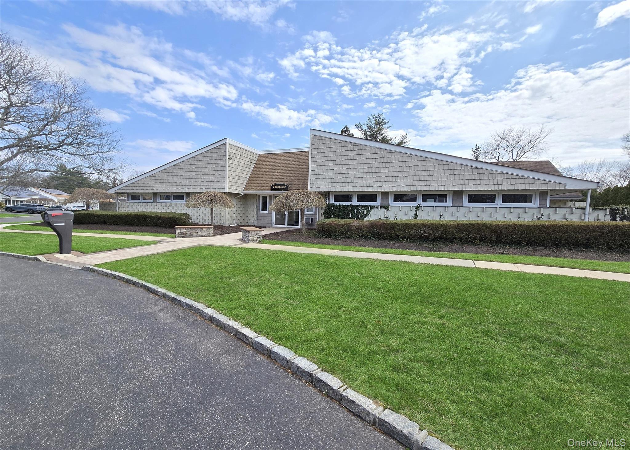 Condo Freemont  Suffolk County, NY 11727, MLS-982205-16