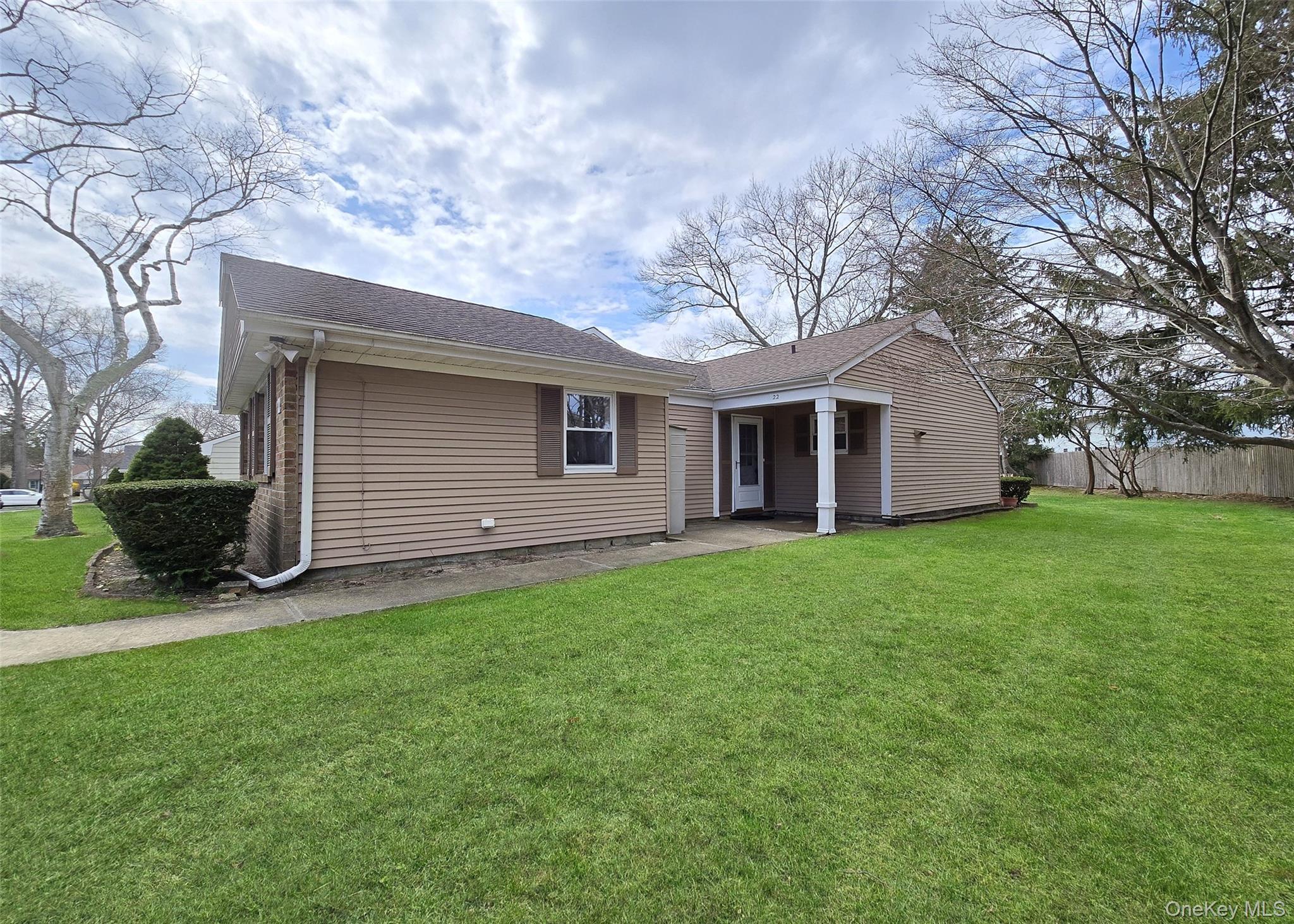 Condo Freemont  Suffolk County, NY 11727, MLS-982205-2