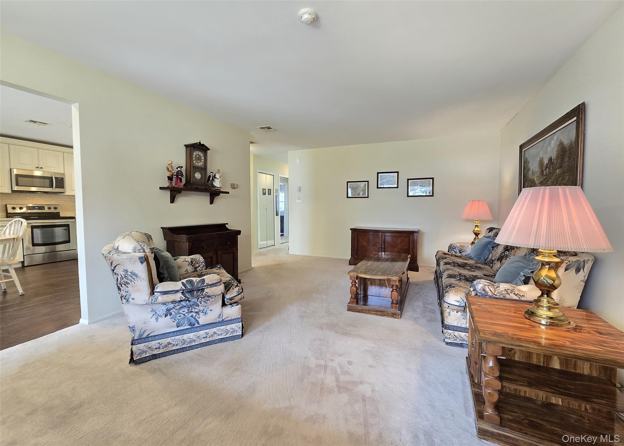Condo Freemont  Suffolk County, NY 11727, MLS-982205-4