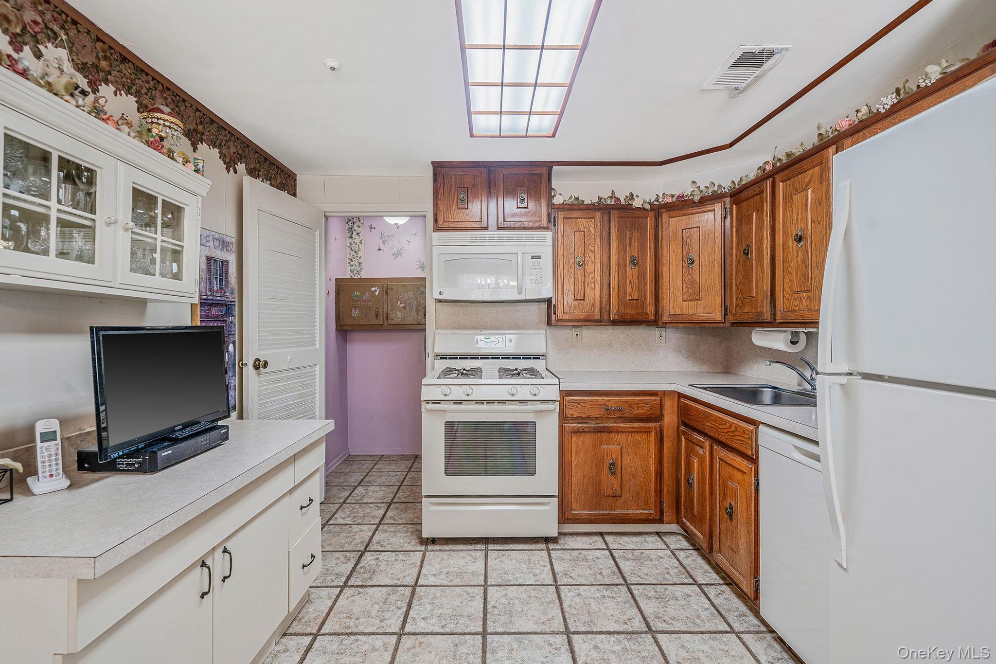 Condo Birchwood  Suffolk County, NY 11763, MLS-982215-12