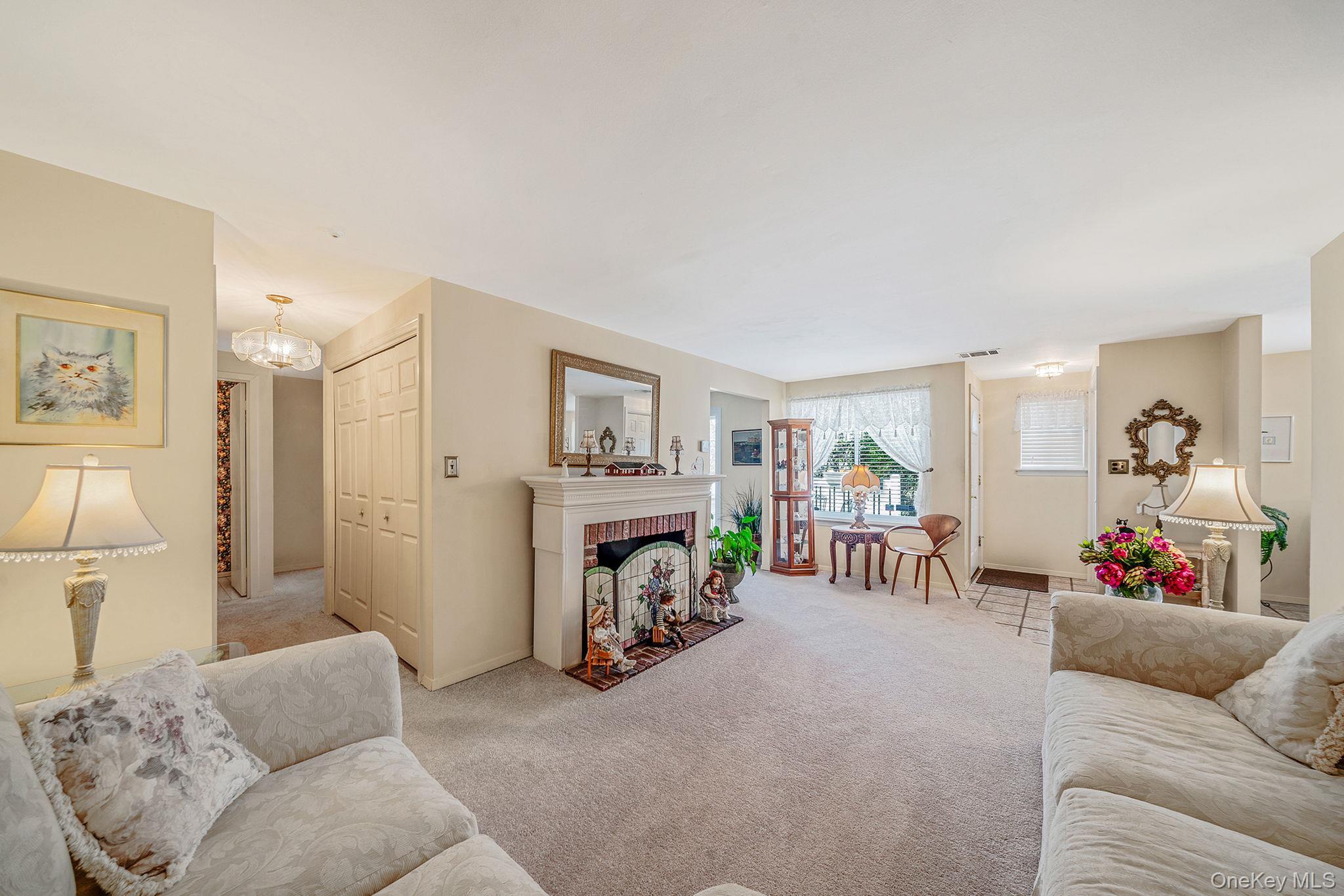 Condo Birchwood  Suffolk County, NY 11763, MLS-982215-6