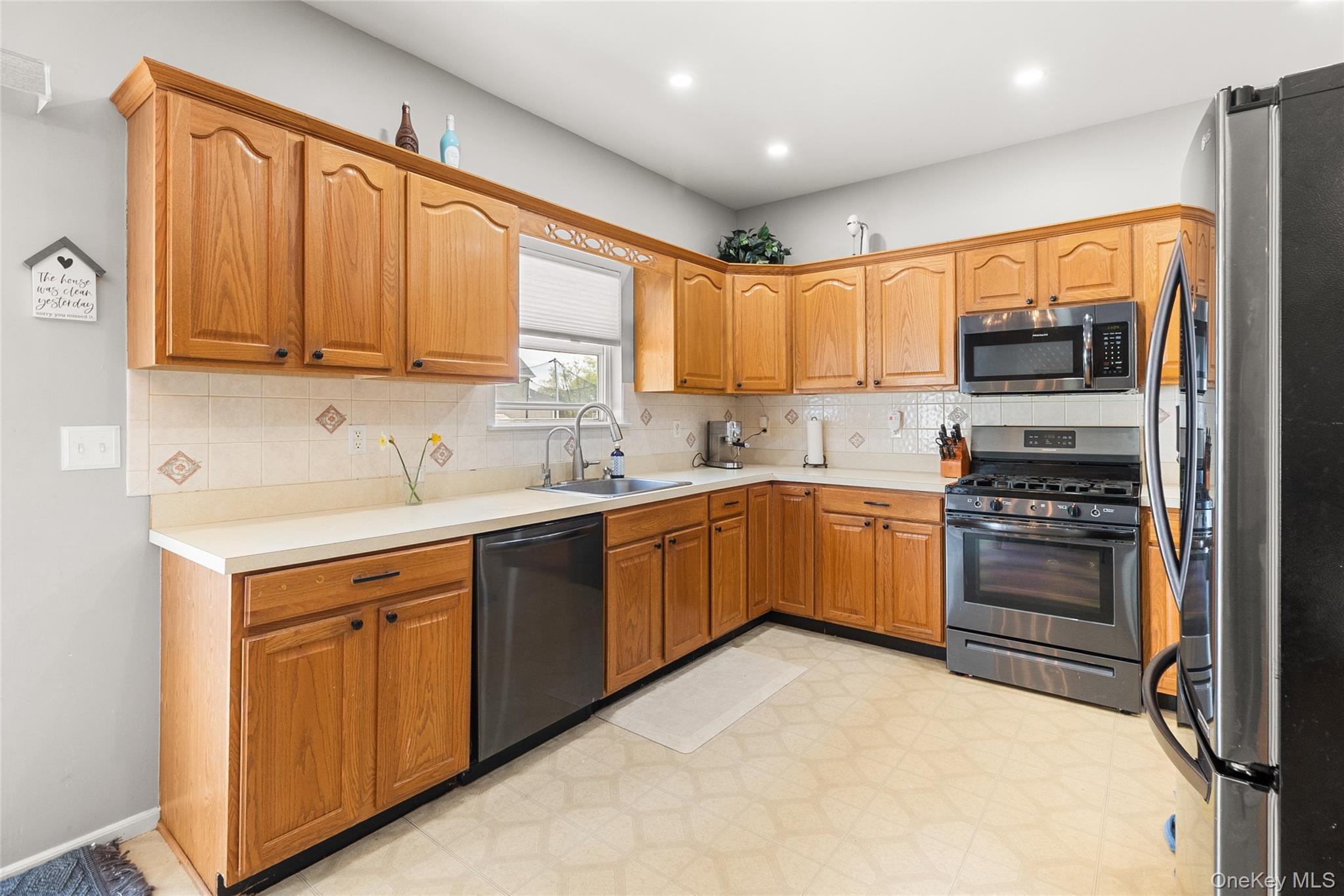 Single Family Willowbend  Suffolk County, NY 11742, MLS-982218-5