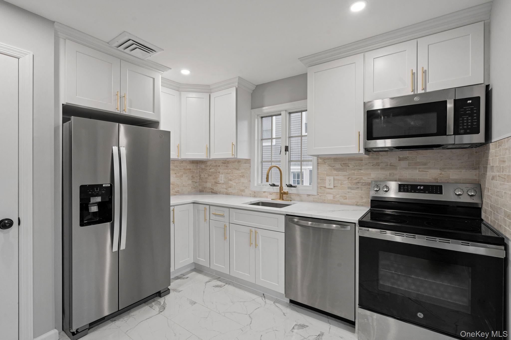 Single Family Hampton  Nassau County, NY 11783, MLS-982238-19