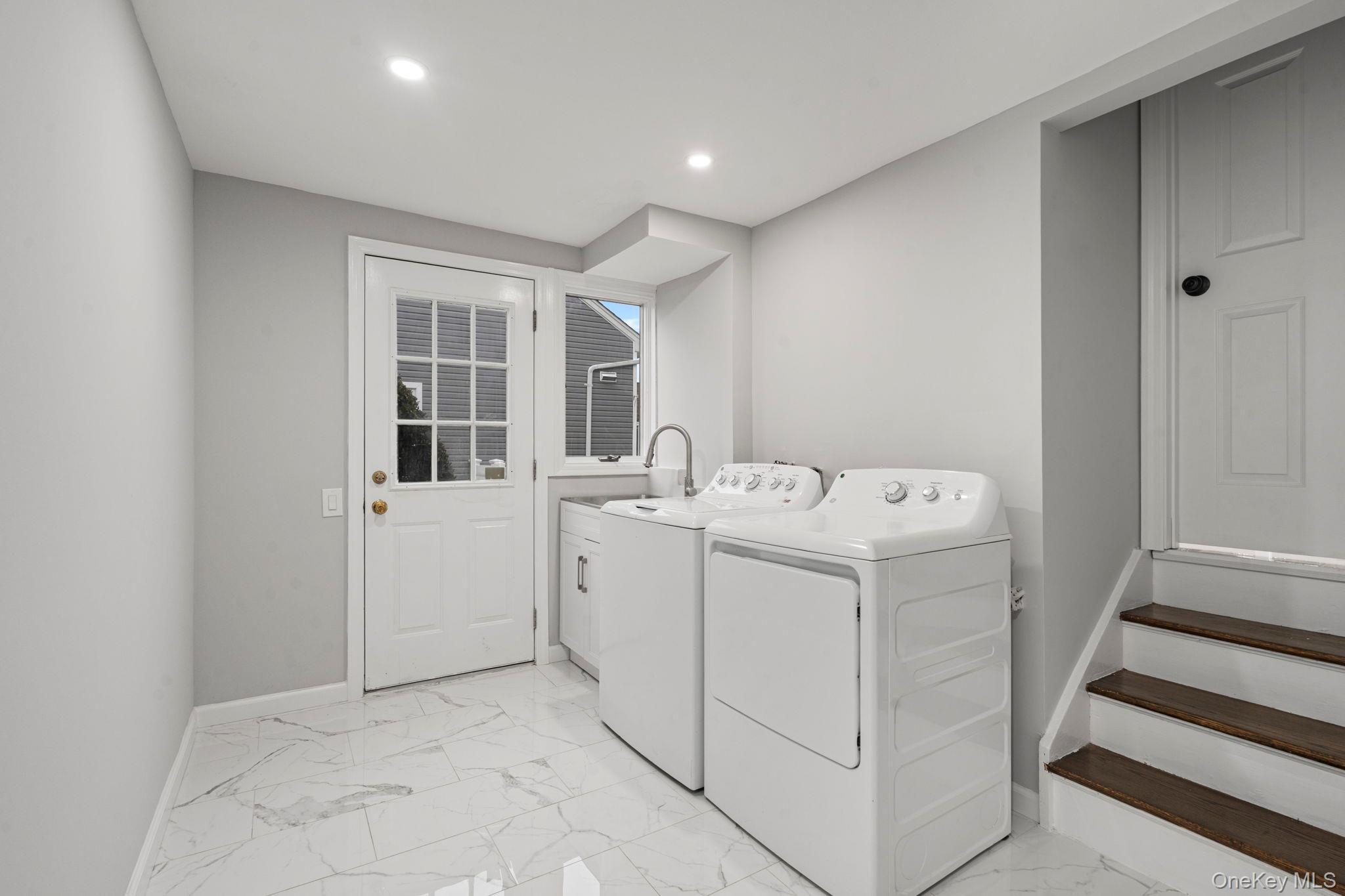 Single Family Hampton  Nassau County, NY 11783, MLS-982238-22
