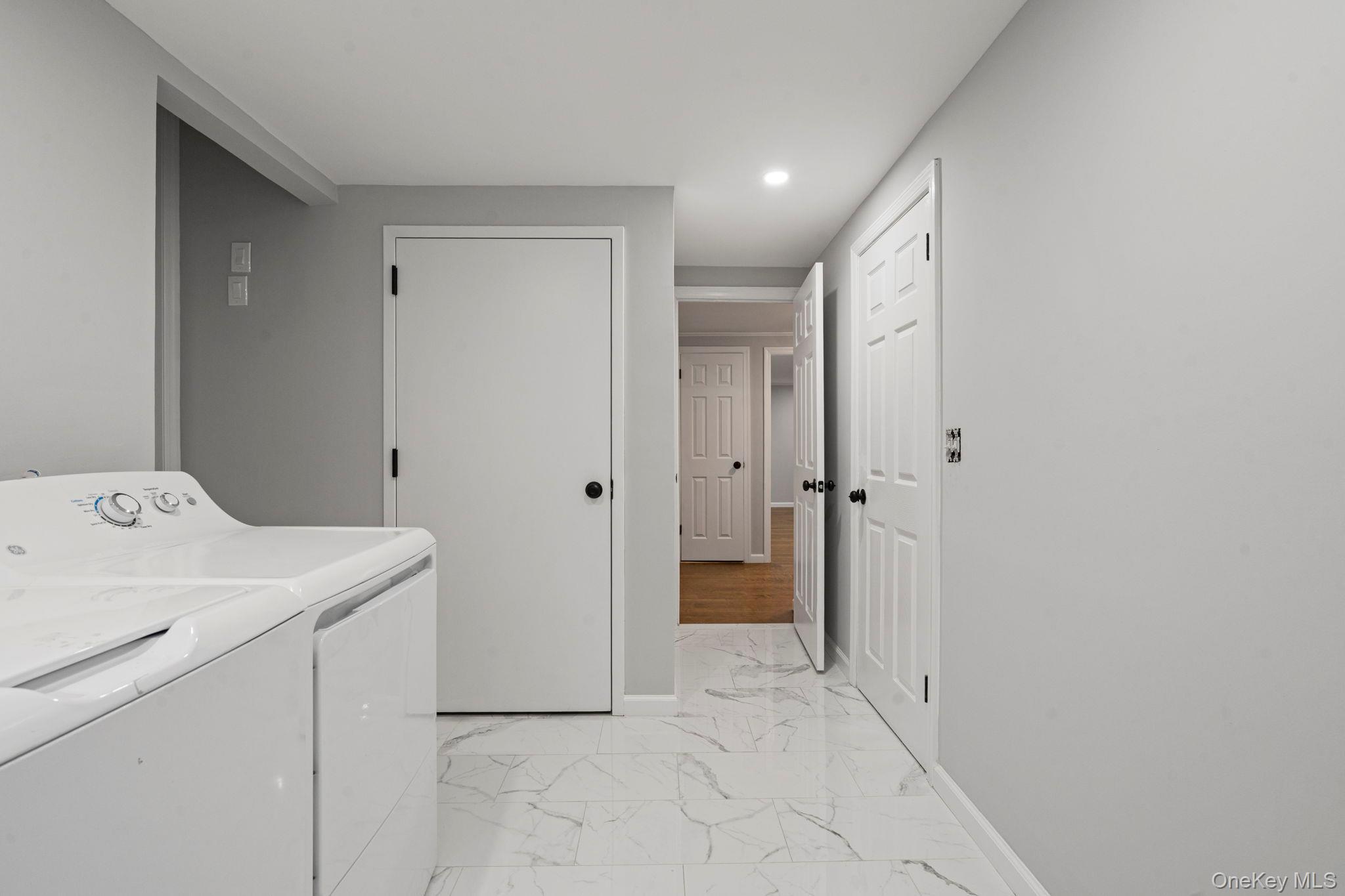 Single Family Hampton  Nassau County, NY 11783, MLS-982238-23