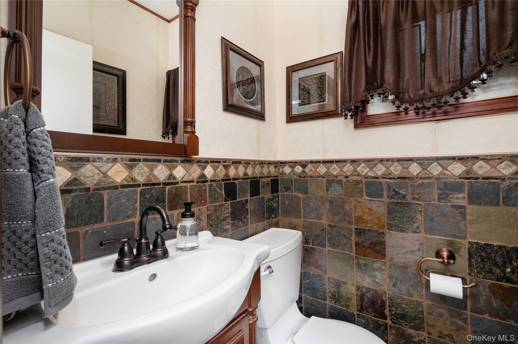 Single Family Outlook  Suffolk County, NY 11704, MLS-982244-14