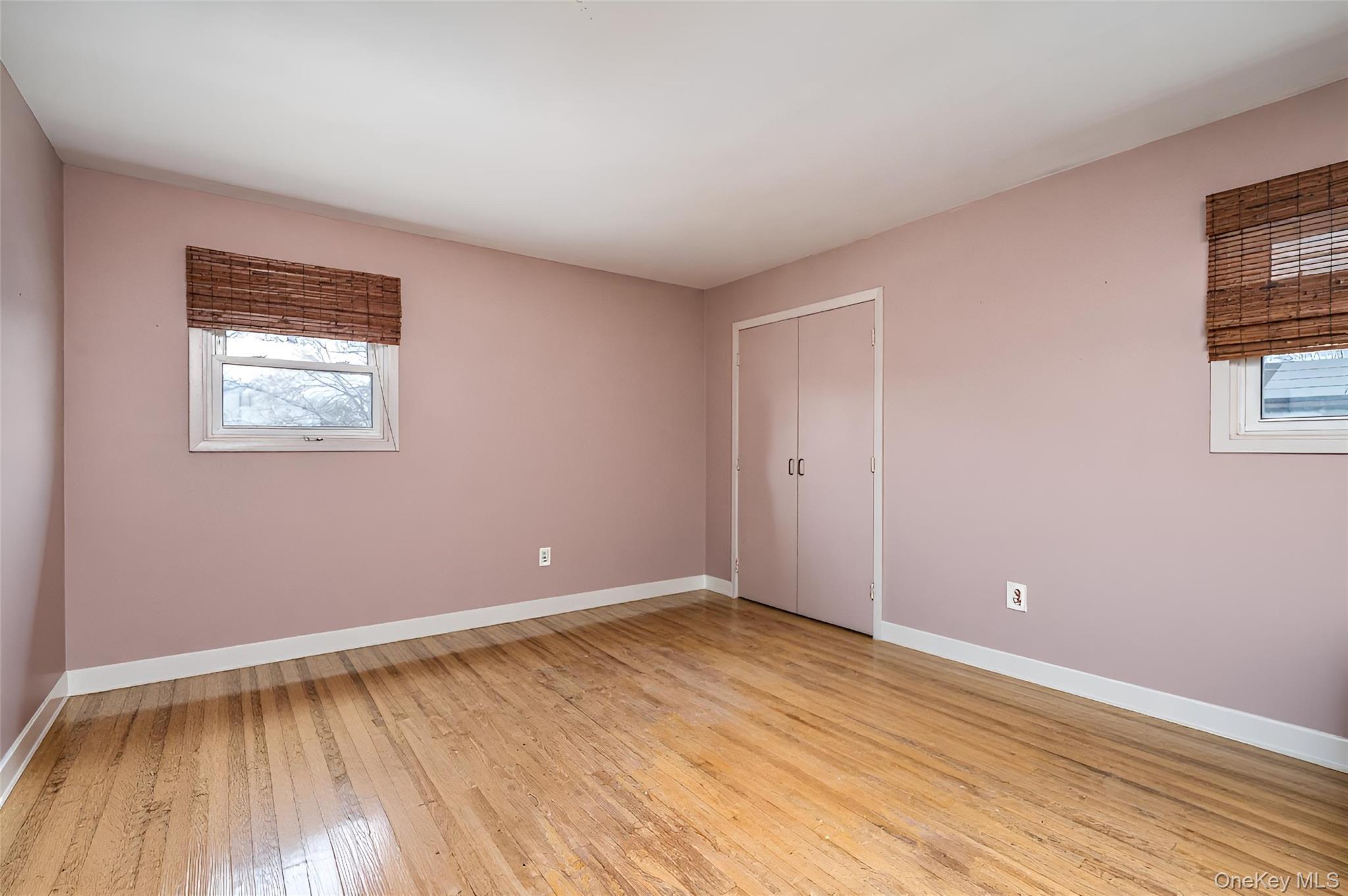 Single Family Outlook  Suffolk County, NY 11704, MLS-982244-15